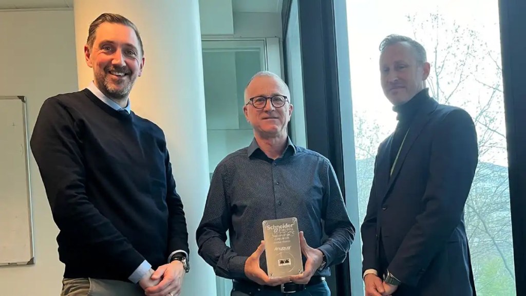 Schneider Electric Raih Penghargaan Dari HMS Networks